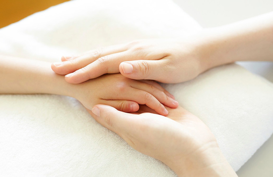 【4・5月限定ワークショップ】生産地とつながる！バタフライピーバスソルト作り＆親子でふれあうアロマハンドトリートメント